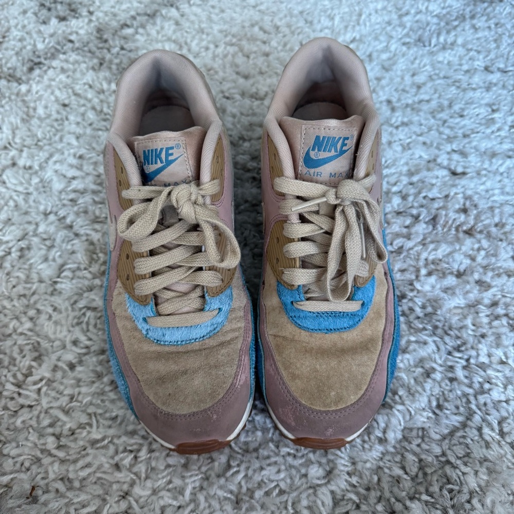 Nike Air Max Sneakers in Tan and Light Blue